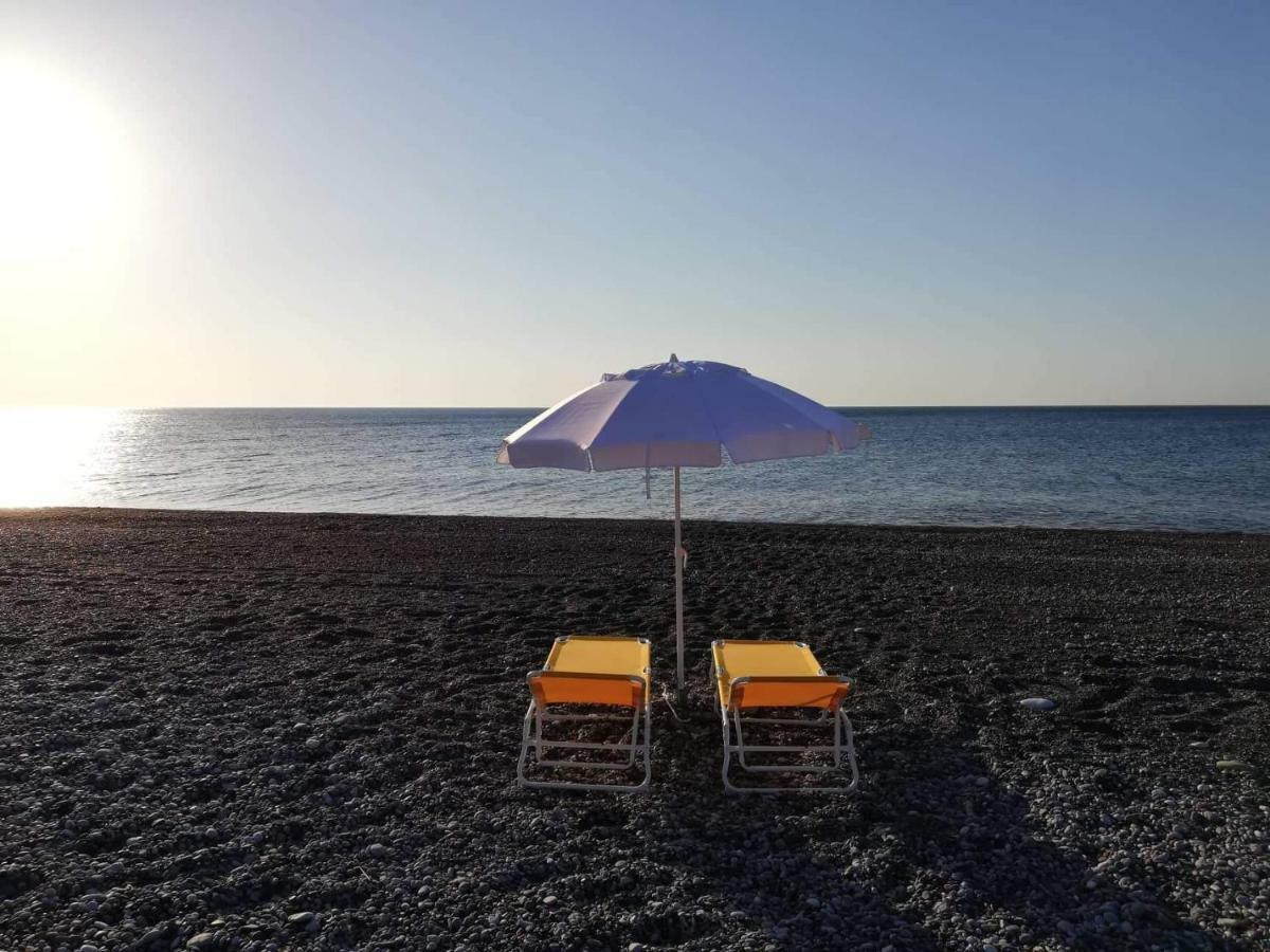 Cedrus And Sea, Beachfront House, Gennadi, Rhodes Apartment *